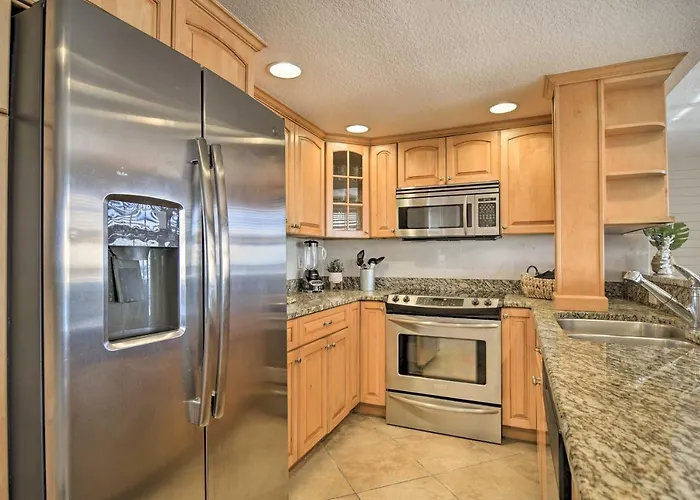 Coastal Clearwater Condo: Half Mile To Beach! Clearwater Beach