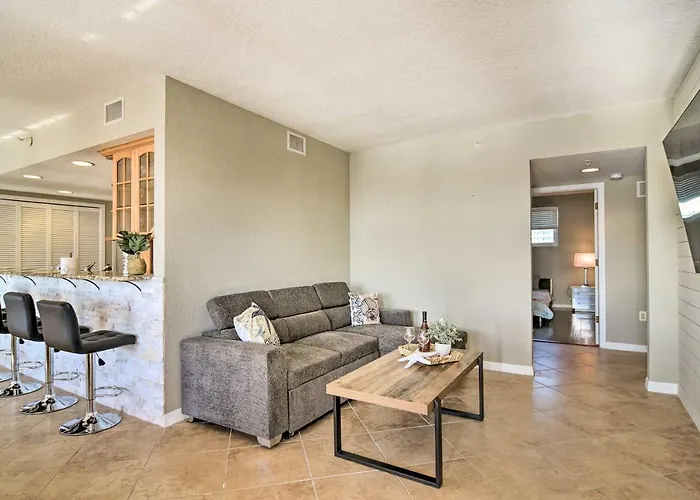 Ferienhaus Coastal Clearwater Condo: Half Mile To Beach! *