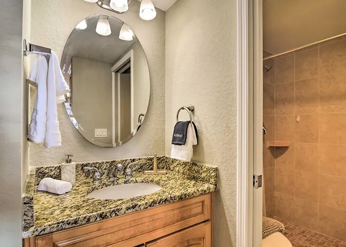Coastal Clearwater Condo: Half Mile To Beach! *
