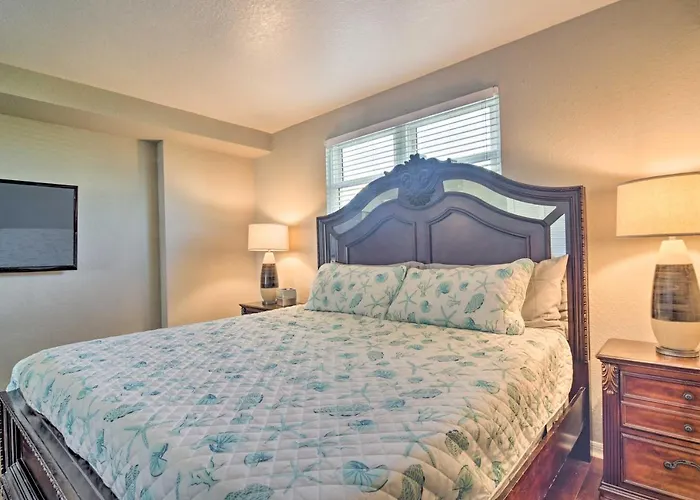Coastal Clearwater Condo: Half Mile To Beach!