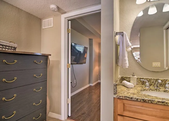Coastal Clearwater Condo: Half Mile To Beach! *