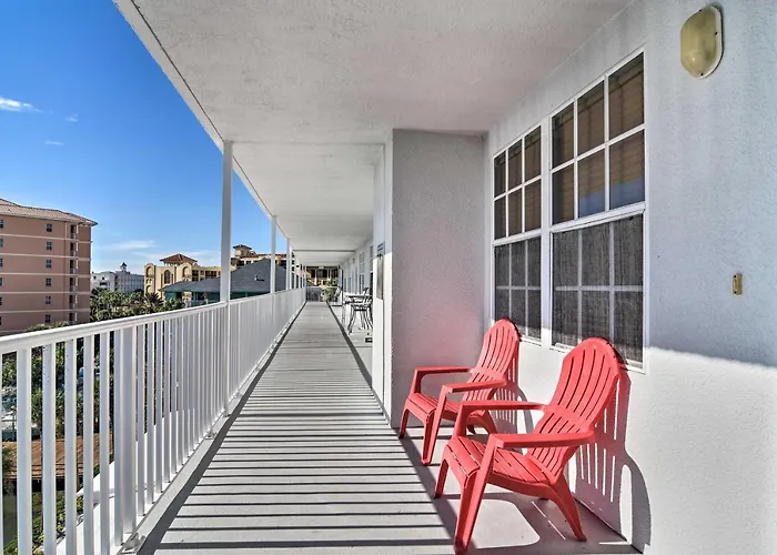 Coastal Clearwater Condo: Half Mile To Beach! Ferienhaus