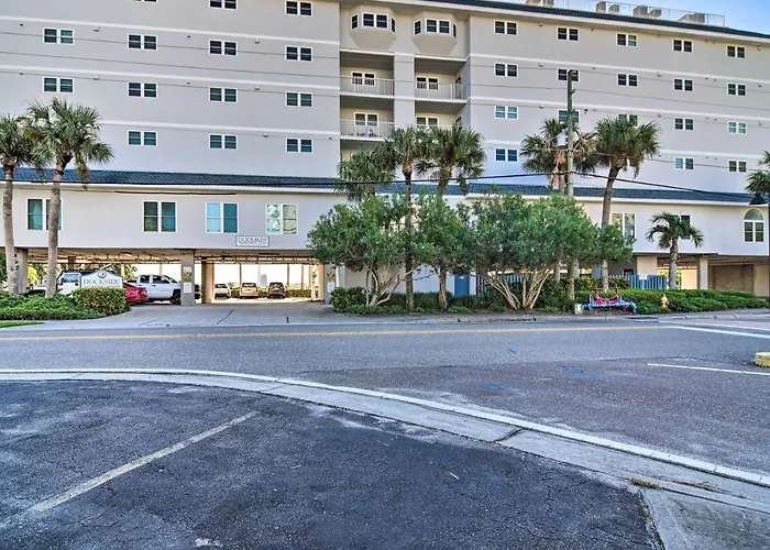 Coastal Clearwater Condo: Half Mile To Beach! Ferienhaus